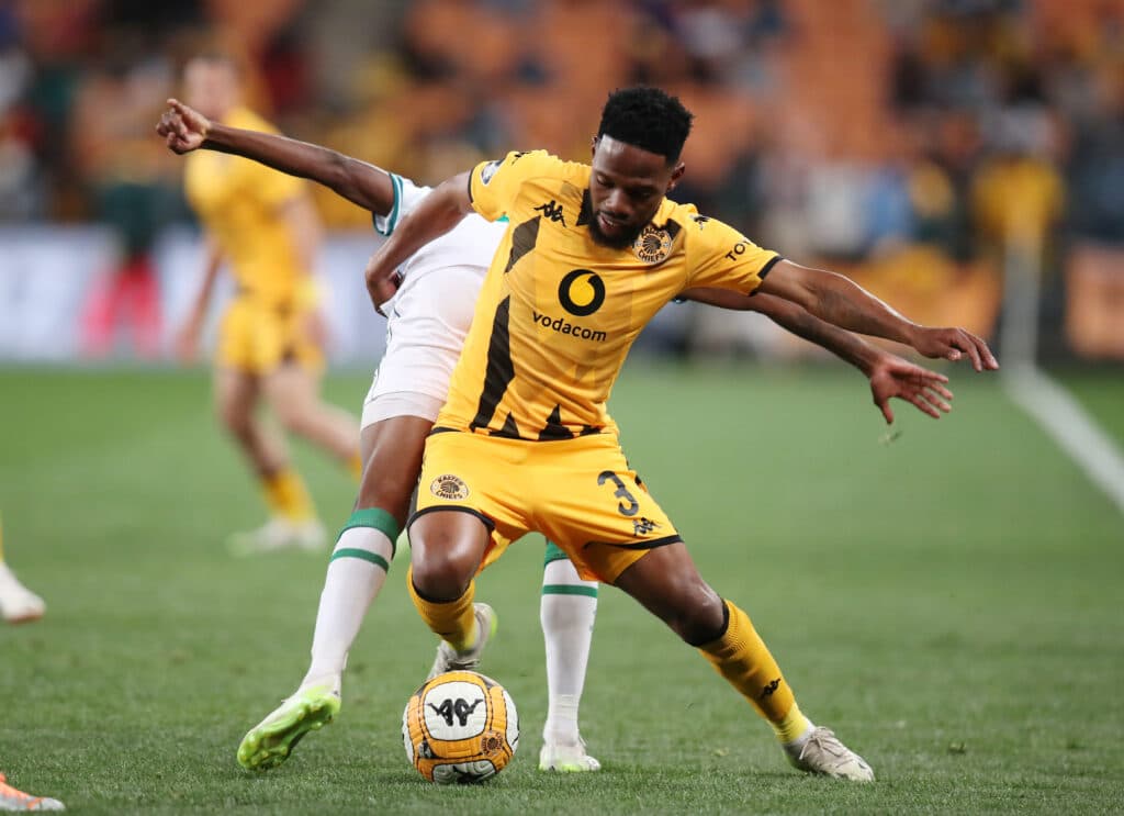 Mduduzi Mdantsane of Kaizer Chiefs challenged by Tshepang Moremi of AmaZulu during the DStv Premiership 2023/24 match between Kaizer Chiefs and AmaZulu